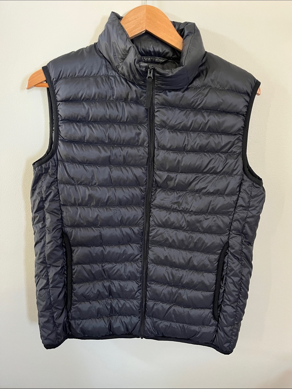 UNIQLO Men's Lightweight Quilted Puffer Vest - Black